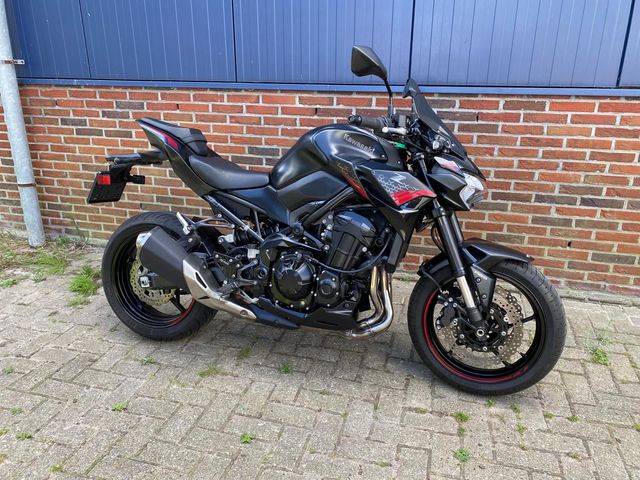 kawasaki - z900