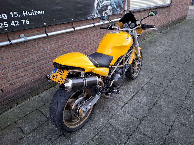 ducati - m-900-monster