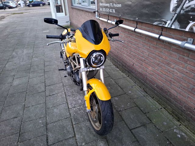 ducati - m-900-monster