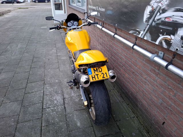 ducati - m-900-monster