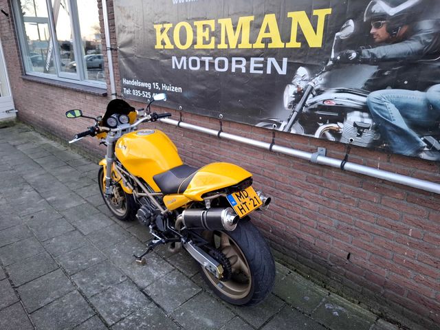 ducati - m-900-monster