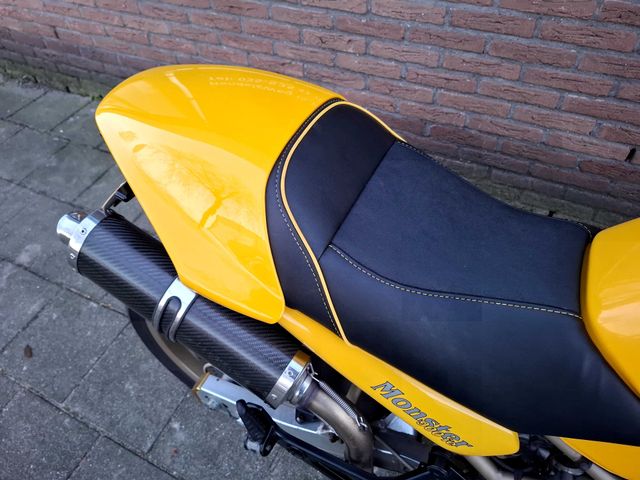 ducati - m-900-monster