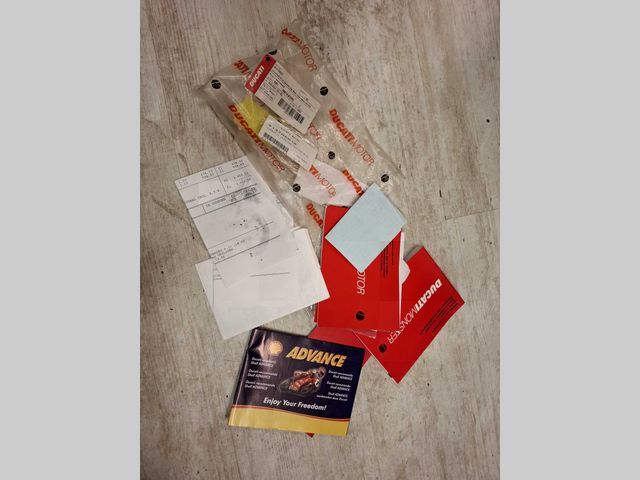 ducati - m-900-monster