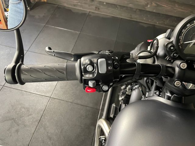 triumph - bonneville-bobber