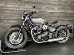 Triumph Bonneville Bobber Satin Grey 2026 nieuw – foto 7 van 15