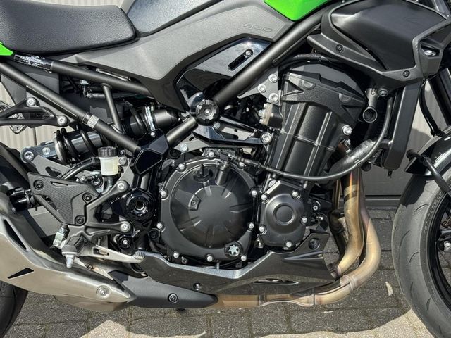 kawasaki - z900