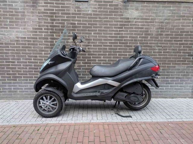 piaggio - mp3-300