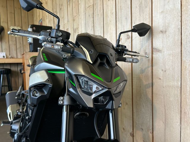 kawasaki - z900