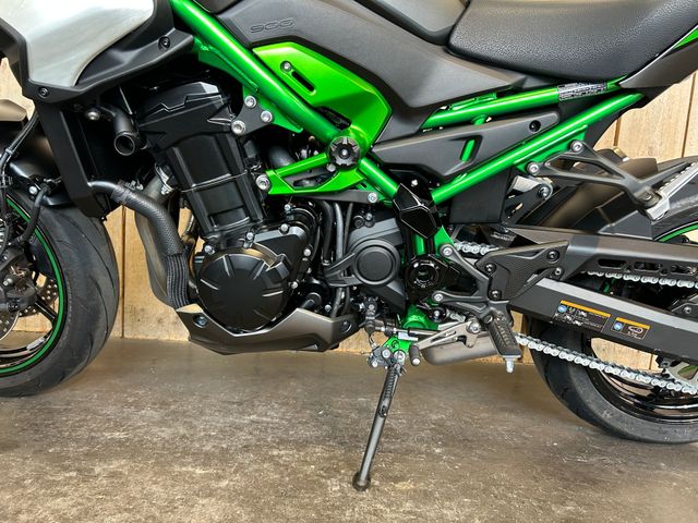 kawasaki - z900