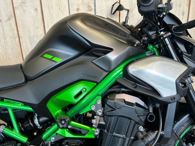 kawasaki - z900
