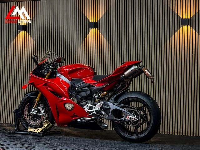ducati - panigale-v4-s
