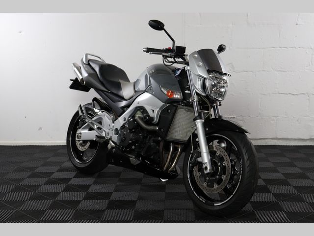 suzuki - gsr-600
