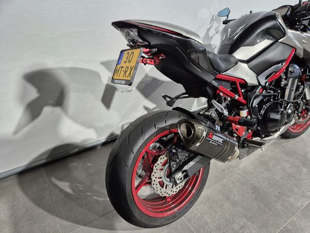 kawasaki - z900