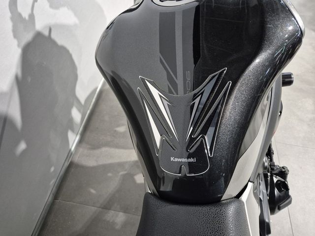 kawasaki - z900