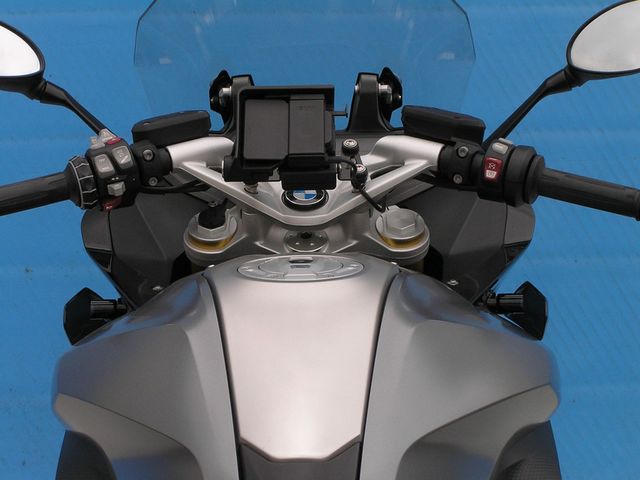 bmw - r-1200-rs