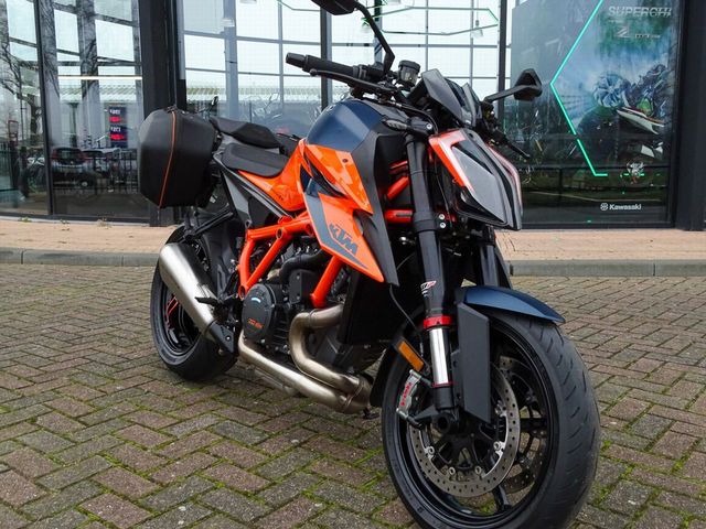ktm - 1290-super-duke-r