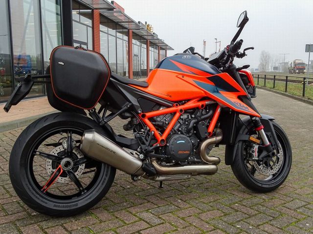 ktm - 1290-super-duke-r