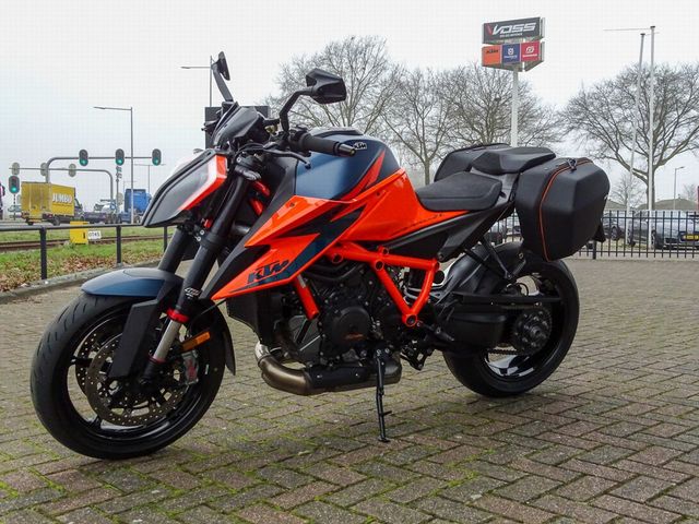 ktm - 1290-super-duke-r