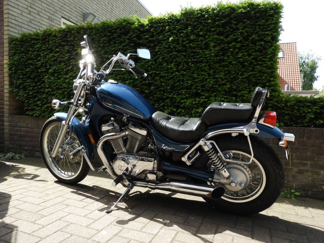suzuki - vs-800-intruder