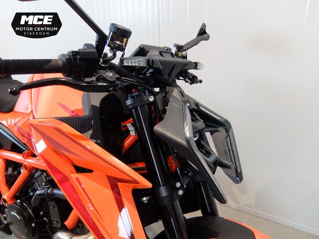ktm - 1390-super-duke-r