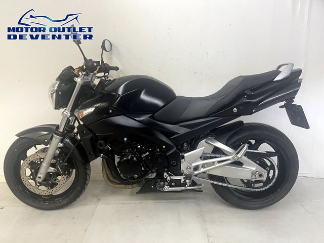 suzuki - gsr-600