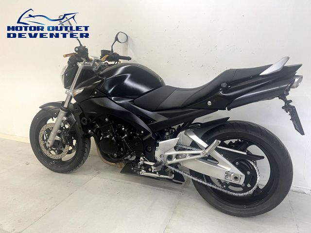 suzuki - gsr-600