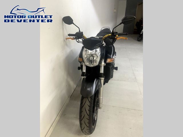 suzuki - gsr-600