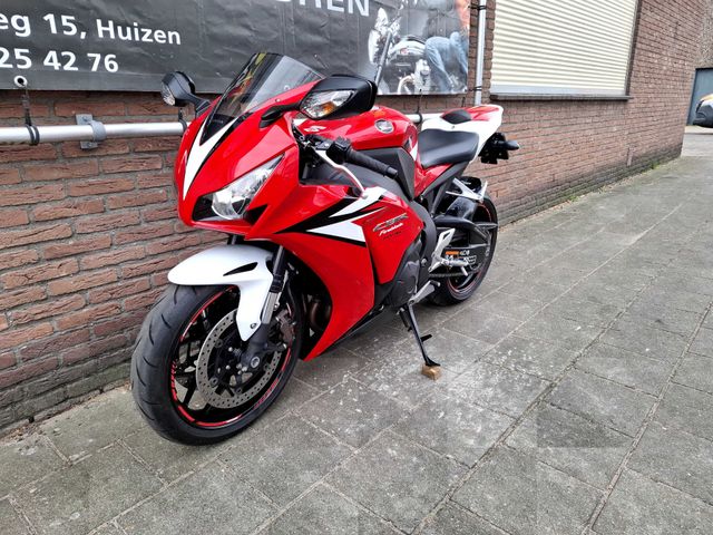 honda - cbr-1000-rr-fireblade-c-abs
