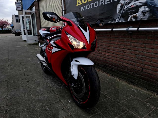 honda - cbr-1000-rr-fireblade-c-abs