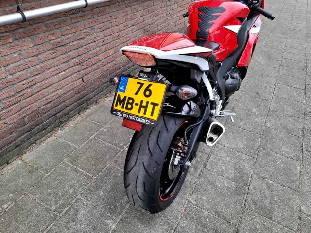 honda - cbr-1000-rr-fireblade-c-abs
