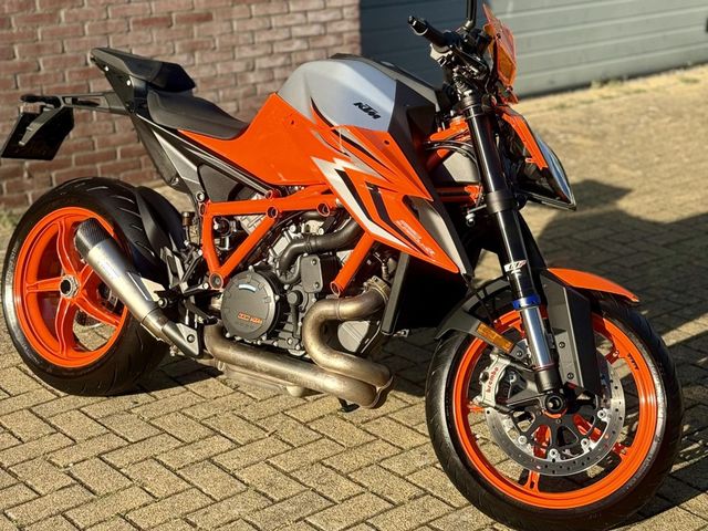 ktm - 1290-super-duke-r-evo