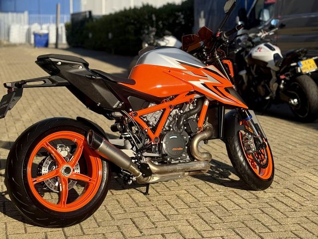 ktm - 1290-super-duke-r-evo