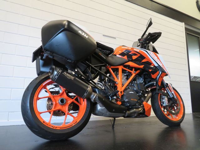 ktm - 1290-super-duke-gt