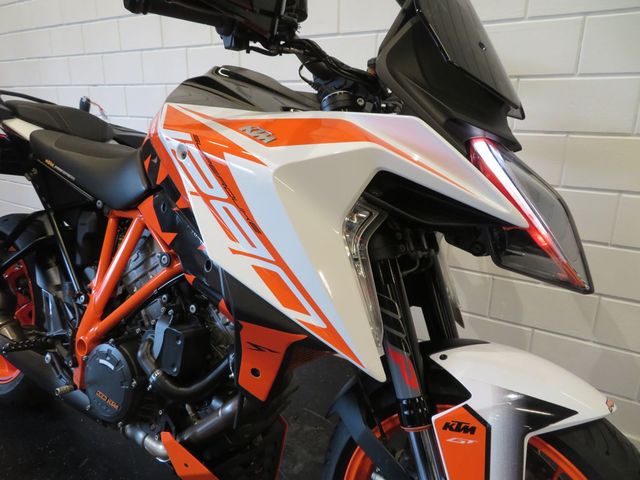 ktm - 1290-super-duke-gt