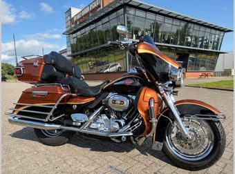 Harley-Davidson Electra Glide Ultra Screamin Eagle CVO Flhtcuse 2008 occasion