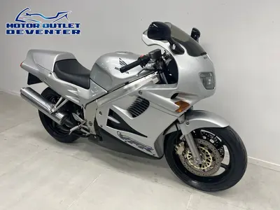 HONDA VFR 750 F – foto 3