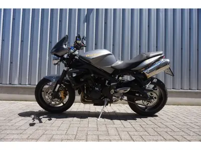 TRIUMPH STREET TRIPLE R – foto 4