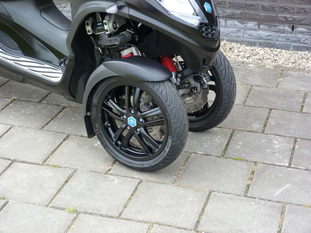 piaggio - mp3-300-hpe-sport
