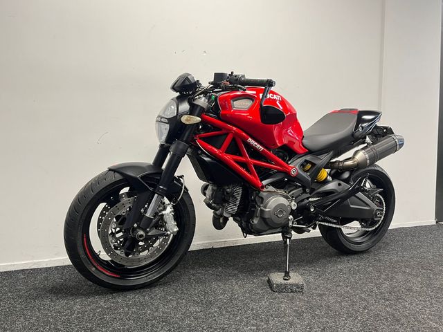 ducati - monster-696