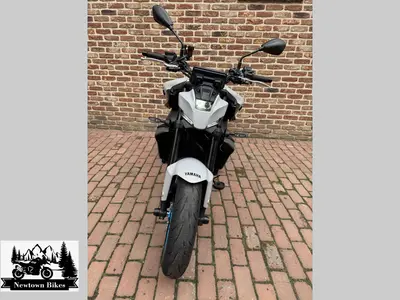 YAMAHA MT 09 – foto 3
