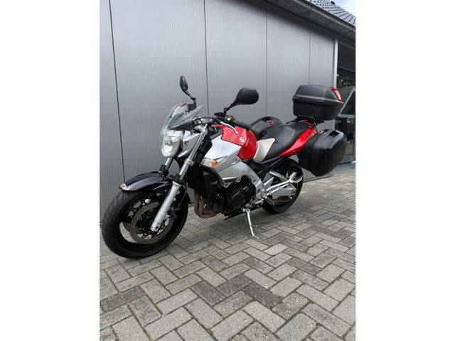 suzuki - gsr-600