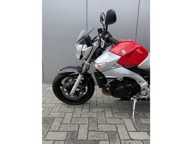 suzuki - gsr-600