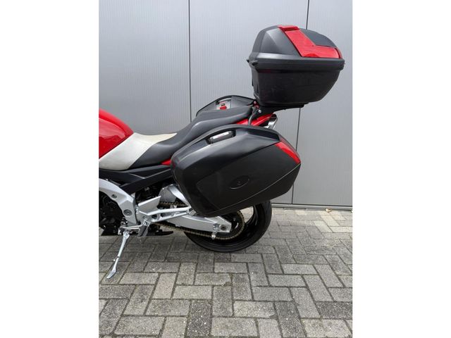 suzuki - gsr-600