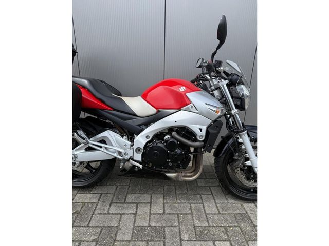 suzuki - gsr-600