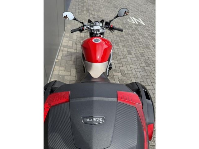 suzuki - gsr-600