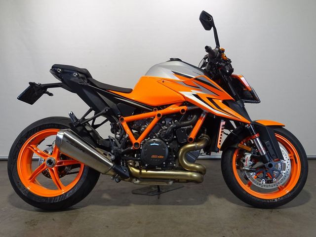 ktm - 1290-super-duke-r