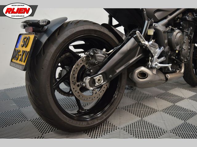 triumph - trident-660