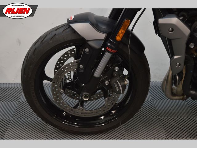 triumph - trident-660