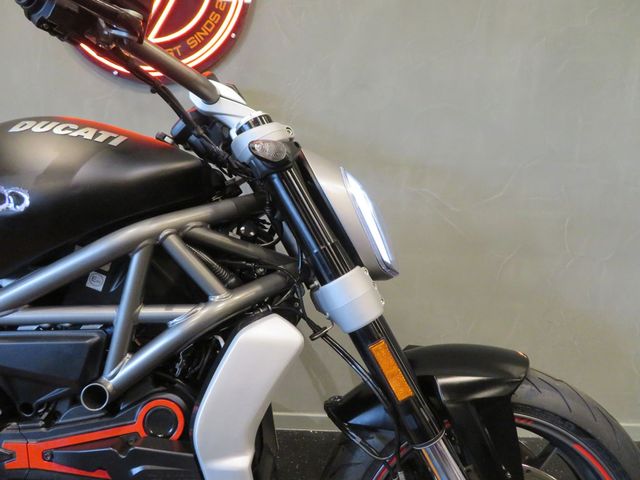 ducati - xdiavel