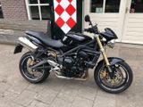 TRIUMPH STREET TRIPLE 675